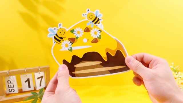 SUNBEAUTY Honey Bee Party Decorations – 4 Honeycomb Centerpieces With Bee & Sunflower Stickers For Baby Shower, Birthday & Bee Theme - View #3