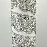 apliques strass ► Con incrustaciones de strass.