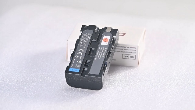 Soonpho 2-Pack NP-F550 Batteria di ricambio Batteria e Smart LED Caricatore doppio USB-C compatibile con Sony NP-F970 F960 F950 F770 F750 F570 F550 per Godox VILTROX Neewer Videocamera/Monitor/Camera