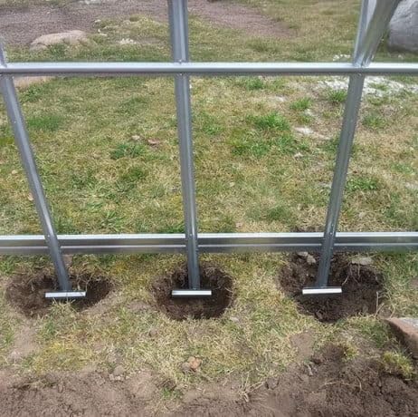 Szklarnia Klasika STANDART 20 (2,5 x 8 m) z fundamentem, poliwęglanem 6 mm i lukami dachowymi z automatycznymi otwieraczami.