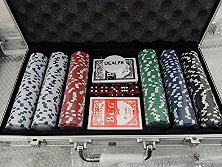 Grizzly Put Your Best Hand Forward with 300 Pc Poker Game Set (Medium)