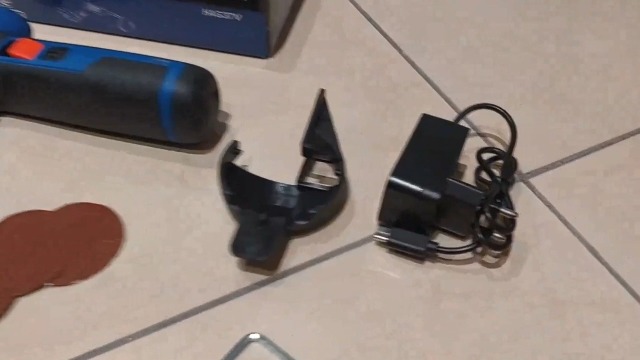 Mini Smerigliatrice Angolare HERZO 7.2V A Batteria – Taglio, Levigatura E Lucidatura Con Disco Da 50mm