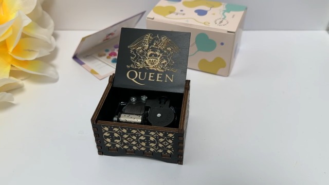 Amazon.com: Pursuestar Bohemian Rhapsody-Queen Wind Up Music Box