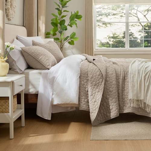 Image of Bedsure Quilts Queen Size - Lightweight Queen Comforter Set with Lucky Star Quilting, Soft Quilt Bedding Set, Taupe Bedspreads Coverlet for All Seasons with 2 Pillow Shams (90 inch x 96 inch)