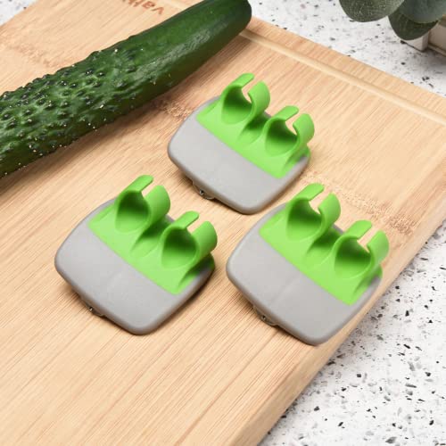 Kitchtic Fruit And Vegetable Peeler - Set Of 3 Finger Palm Peelers For Kitchen - Silicone Veggie Peeler With Comfortable Rubber Finger Grip - Easy Peeling For Potatoes, Carrots, And More - Green #TOP4