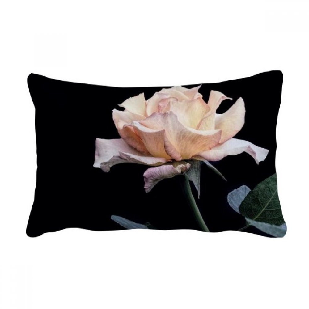 Cadeau déco maison coussin lombaire fleurs roses pour offrir un confort élégant