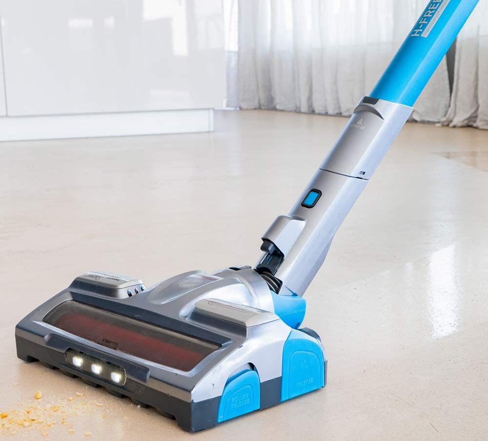Hoover H-Free 500 Hydro Plus Akku Saugwischer mit Licht – 3-in-1 Staubsauger mit Wischfunktion & Handsauger – 30 Min. Laufzeit – mit Staubbürste, Fugendüse & Minidüse – Wischsauger mit Parkfunktion