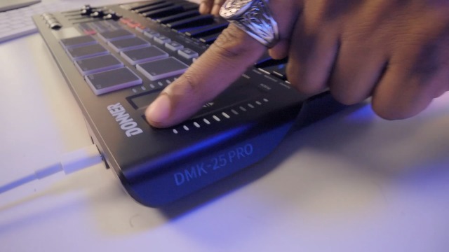 Amazon | Donner USB MIDI キーボード コントローラー 25鍵 ベロシティ