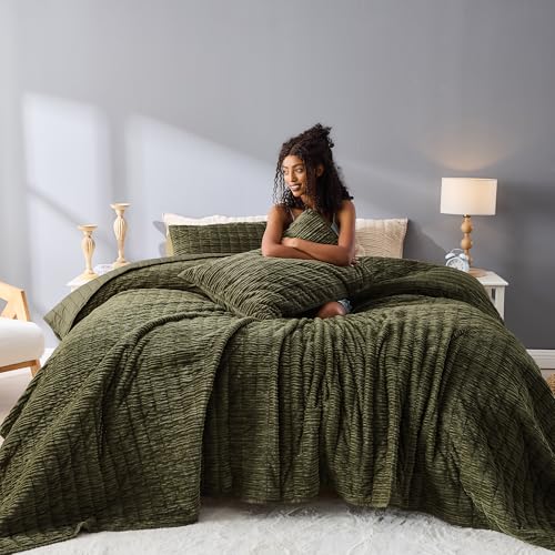 Wonderful Luxury Stitched Corduroy King Size Quilt Set 3 Piece, Olive Green Soft Tufted Lightweight Comforter with Pillow Shams for All Season, Boho Bedspread Cabin Coverlet (106x94, Army Green)