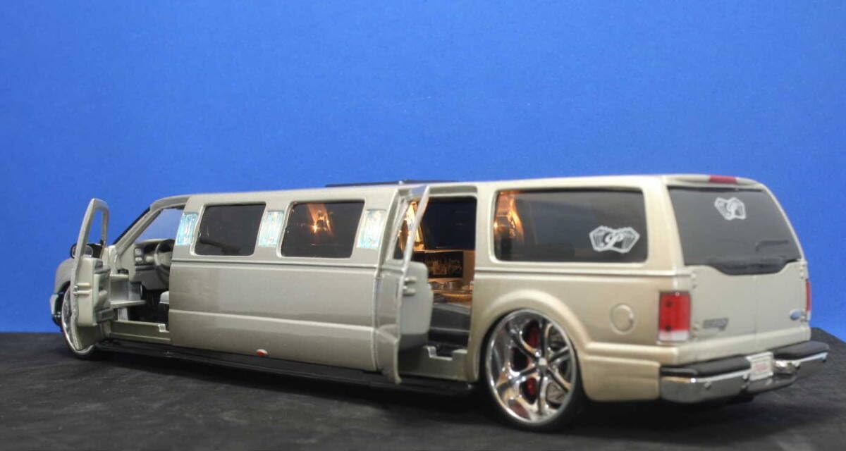 Amazon | 1/24 マイスト フォード・エクスカージョン リムジン Ford