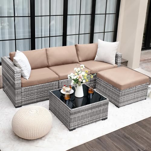 UDPATIO Lounge Gartenmöbel Set mit 3er Gartensofa, Hocker & Beistelltisch, Poly Rattan Balkonmöbel 4 Personen mit Kissen, Balkon Möbel Wetterfest, Gartenlounge für Garten, Terrasse, Outdoor, Khaki UDPATIO Lounge Gartenmöbel Set mit 3er Gartensofa, Hocker & Beistelltisch, Poly Rattan Balkonmöbel 4 Personen mit Kissen, Balkon Möbel Wetterfest, Gartenlounge für Garten, Terrasse, Outdoor, Khaki