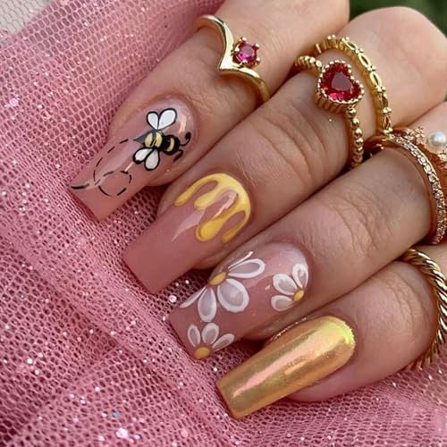 24Pcs Flower Press on Nails Medium Square Fake Nails Spring Nails with Bee Honey Daisy Flower Design Full Cover Nude Pink Artificial Nails Cute Bee Glue on Nails for Women Nail Art Decoration