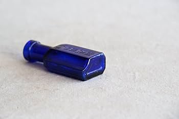 Amazon.co.jp: 骨董品戦前? 青 エンボス 薬瓶 アンティーク 置物
