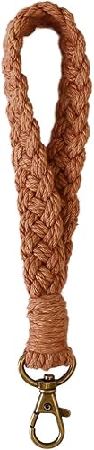 Fuqimanman2020 Llavero de macramé bohemio hecho a mano con pompones suaves para mujer, pulsera con llavero y cordón de muñeca para mujer