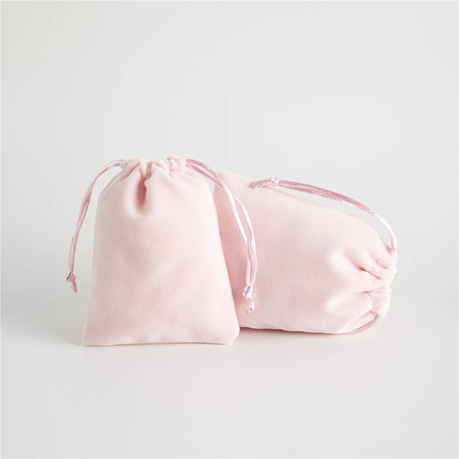 Bolsas de terciopelo rosa contra rayones en joyas: solución ideal para viajes