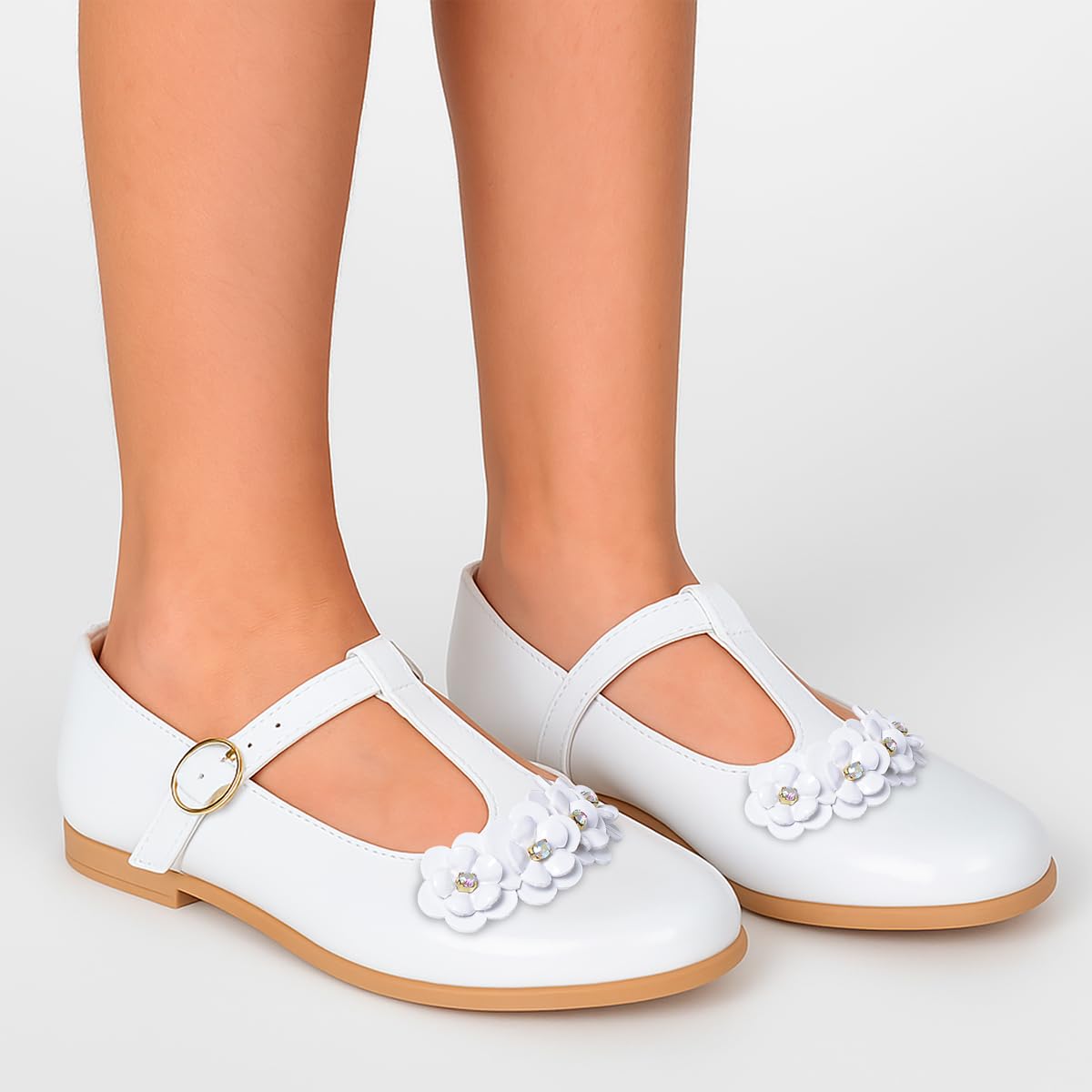 Sapatilha Infantil Juvenil Social Dourada Mary Jane Boneca com Flores e Strass em promoção! Veja a oferta e mais achadinhos de Sapatos Infantis 3 Hoje é o melhor dia para comprar Sapatilha Infantil Juvenil Social Dourada Mary Jane Boneca com Flores e Strass com aquele preço maroto! Promoção! Aproveite a oferta! 3