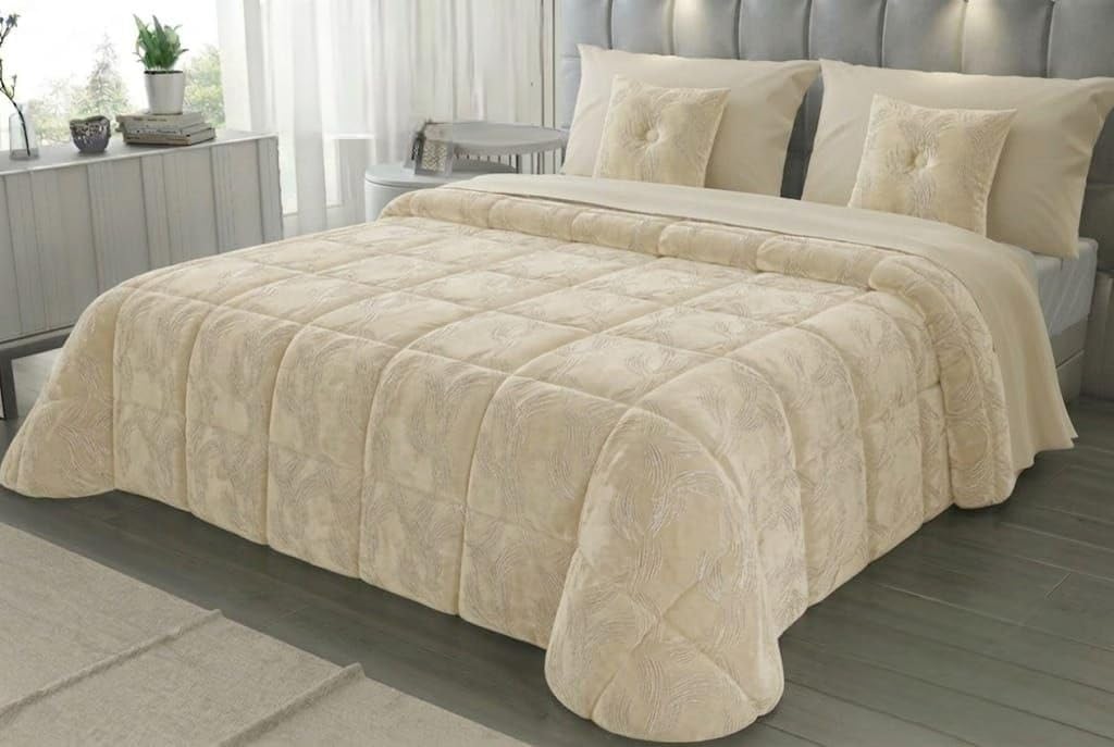 Trapunta Matrimoniale Invernale Cosmo in Morbidissimo Velluto Elegante, Imbottitura Maxi, Include 2 Cuscini Arredo Coordinati, Panna