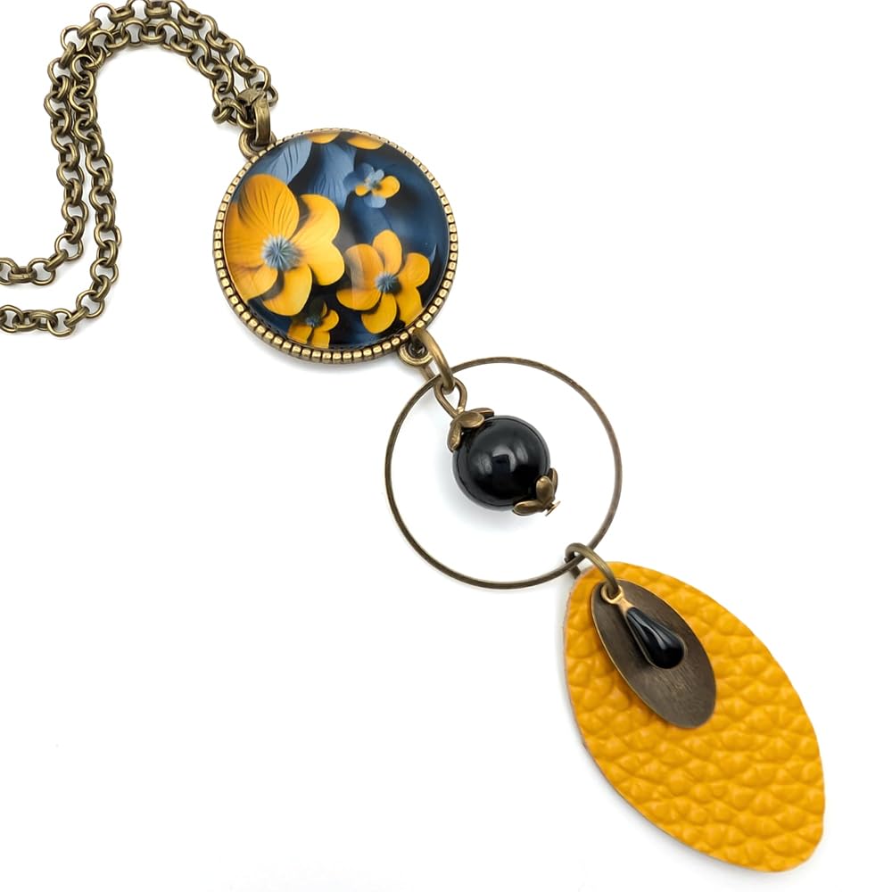 Sautoir Long Femme 80 cm – Cabochon Verre Fleurs Jaune Moutarde et Gris – Pendentif Cuir et Perle Noire – Bijou Bohème Chic