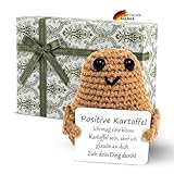 Einzigartige Handarbeit & Qualität - Jede Puppe wird individuell gestrickt und in einer hochwertigen Geschenkbox präsentiert, perfekt als Freundin-Geschenk oder zum Ausbildungsbeginn
