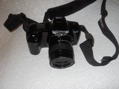 Minolta MAXXUM 5000i 35MM SLR Film camera with AF Lens Kit (Renewed)