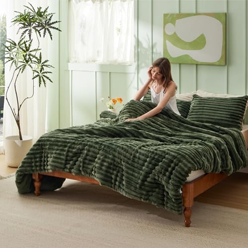 Image of Bedsure Full Fluffy Comforter Set - GentleSoft 3 Pieces Luxury Fleece Olive Green Bedding, Cozy Room Decor Aesthetic, 1 Full Bed Comforter (82 inchx86 inch) and 2 Pillowcases (20 inchx26 inch)