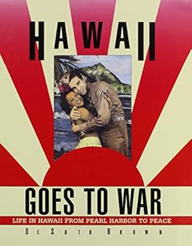 Hardcover Hawaii Goes to War: Life in Hawaii from Pearl Harbor to Peace Book