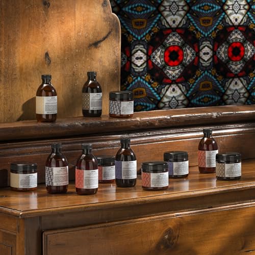 Davines Alchemic Conditioner Chocolate para tu rutina de cuidado capilar en casa 3