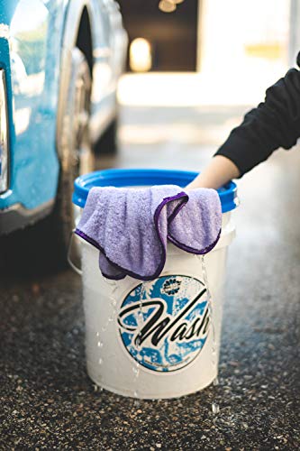 Serviette microfibre 70/30 entretien auto le week-end au garage