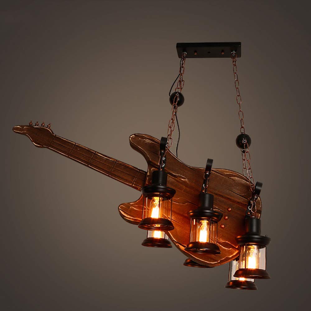 Lustre en bois edison et fer forgé pour créer une ambiance bistrot rétro