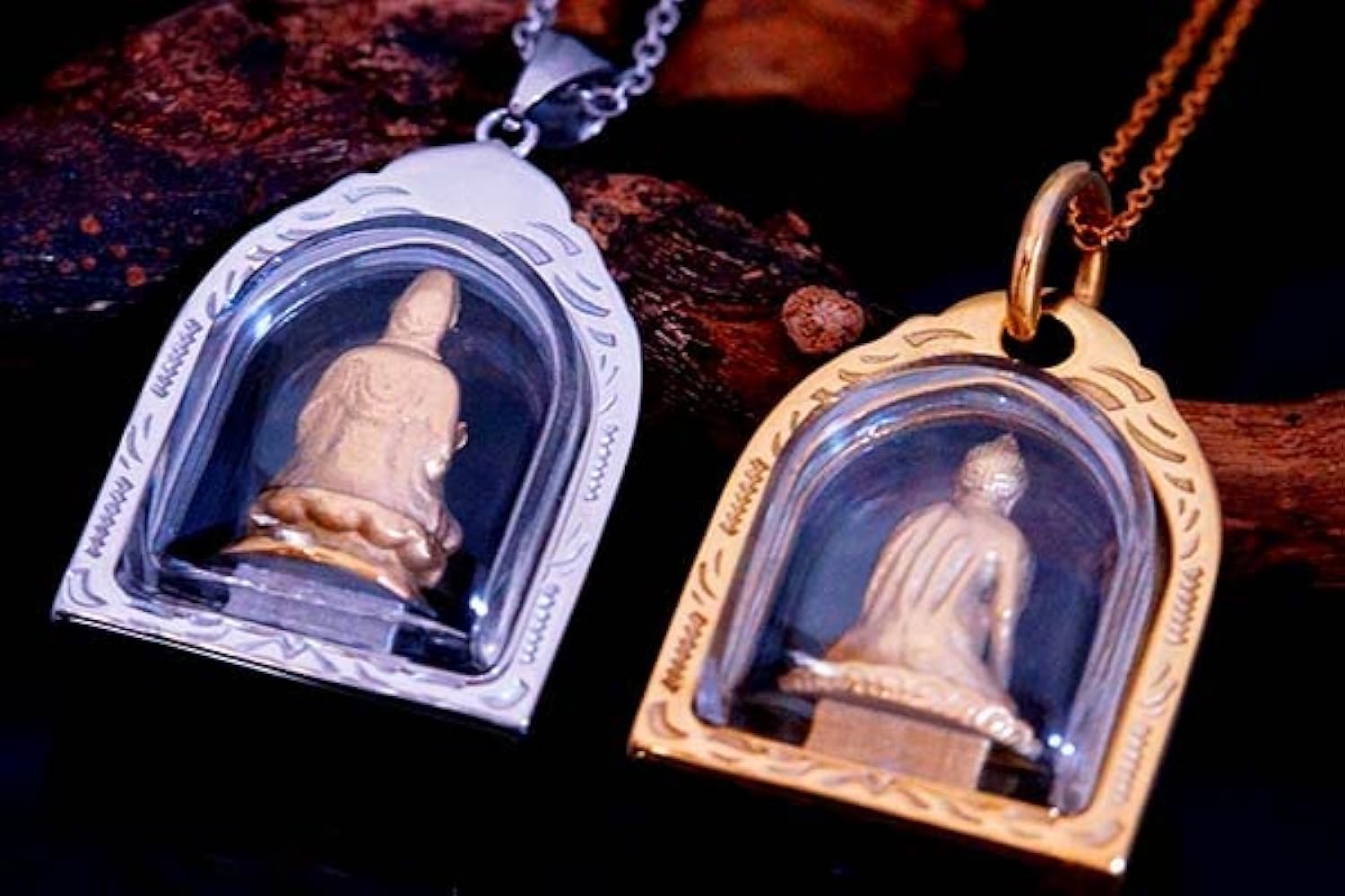 仏教の神像 金色フレーム ペンダント 56×46mm