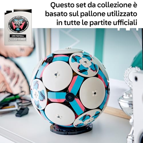 Editions Pallone da Calcio Giocattolo - Kit di Modellismo 3D con Mini-Stadio Interattivo - Regalo di Compleanno per Bambini e Bambine da 10 Anni in su e per Adulti Amanti dello Sport - 43019 - Lego - Immagine 2