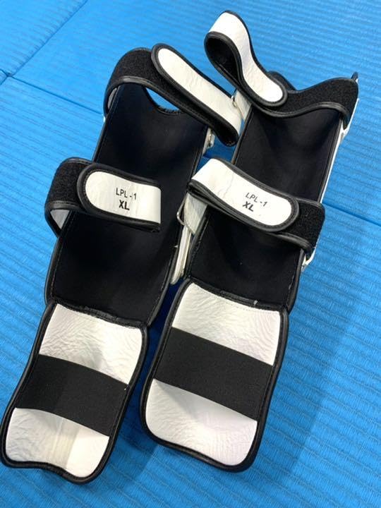 Windy レガース LPL 本革 本格的 ウィンディ キックボクシング Amazon.co.jp: Windy レガース LPL 本革 本格的 ウィンディ