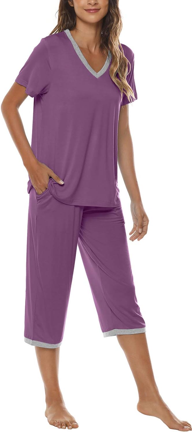 JINSHI Women's Pajamas Set Short Sleeve Top and Capri Pants Lightweight Sleepwear Comfy Pjs Lounge Set with Pockets