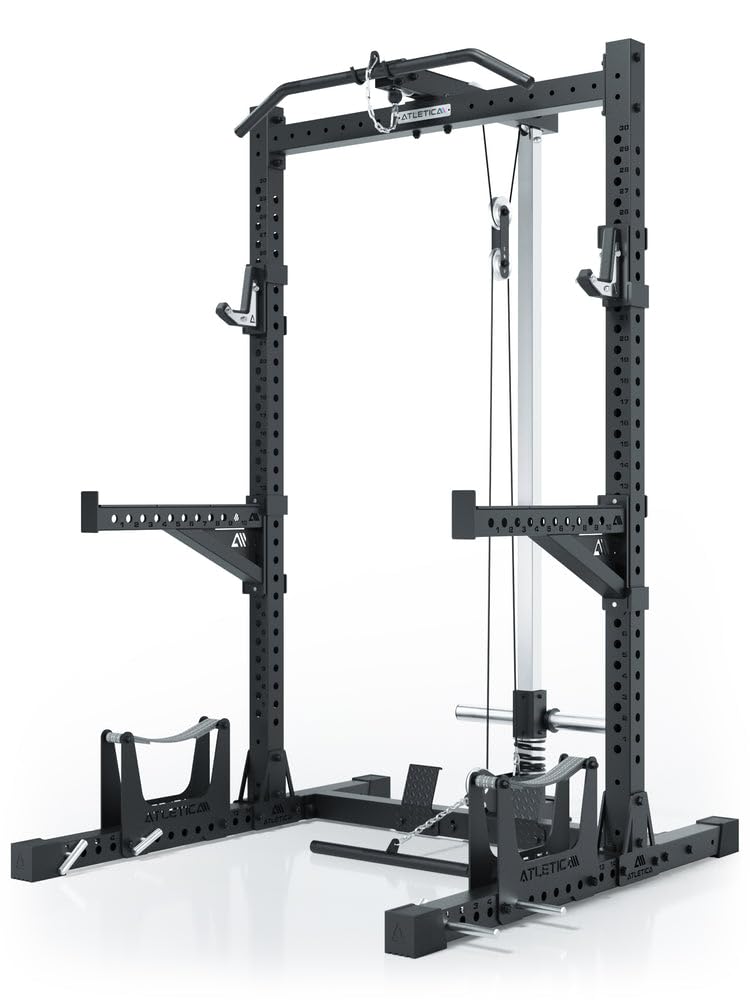 Atletica R7 Rider | Plate Load Version | Squat Rack mit integriertem Latzug. Modular ausbaubar mit Deadlift Station. In Zwei Höhen verfügbar. Optional mit 125kg Steckgewichten