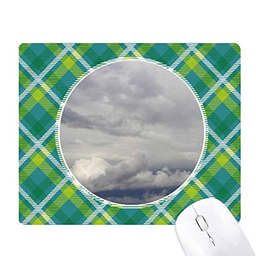 Tapis de souris grand format nuages sombres avec finitions premium pour setup haut de gamme
