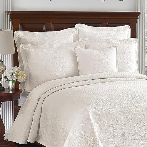 King Charles Modern Farmhouse Floral Matelasse Coverlet, 100% Cotton Breathable Bedding, Full/Queen, Ivory