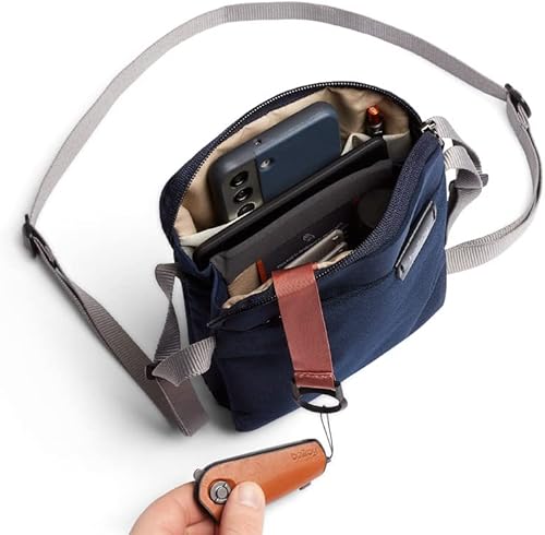 Miniatura 4 de Bellroy City Pouch (bolsa cruzada, lector electrónico o tableta pequeña, cartera, gafas de sol, teléfono), Azul marino