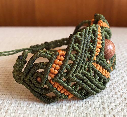 Conjunto pulsera y pendientes hechos a mano con hilo encerado y aventurina piedra del sol