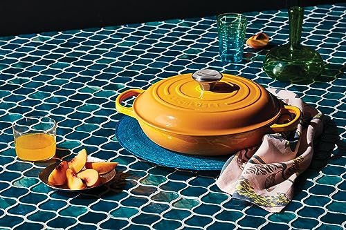 Le Creuset Signature Gusseisen Gourmet-Profitopf, Rund, 26 cm, 2,2 l, Für alle Herdarten inkl. Induktion geeignet, 4,205 kg, Nectar… – Ansicht 7