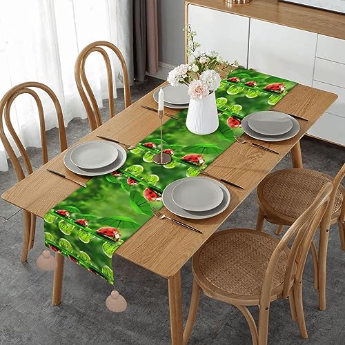 Chemin de table avec pompons pour sublimer une table triste, décoration macramé festive - 2