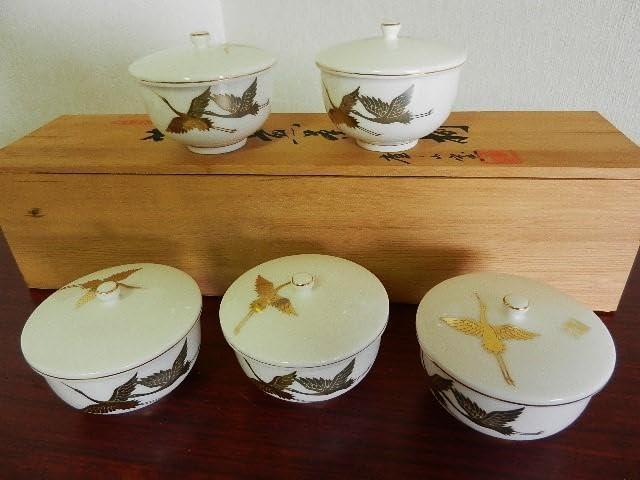 Amazon.co.jp: 蓋付煎茶碗揃5客「飛翔する金彩銀彩夫婦鶴 庫山窯（こ 