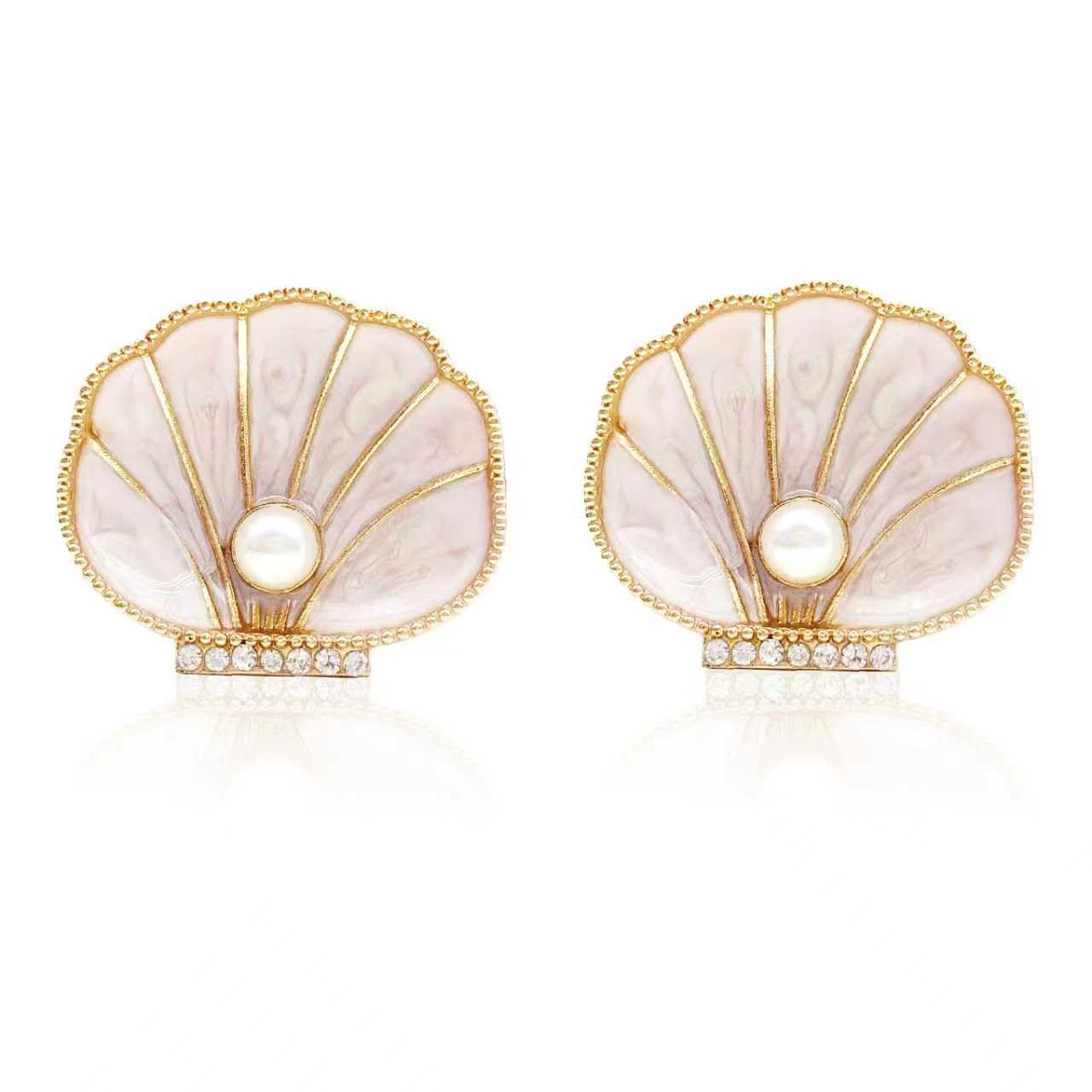 2Pcs Pearl Scallop Car Vent Clips, Coastal Beach Themed Air Freshener Decor for Women Mom, Elegant Seashell Car Accessories - Beige