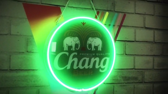 激レア!!! タイのChang beer ネオンライト Queen Sense 12