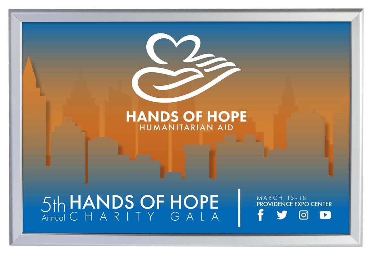 Displays2go Quick Snap Wall Poster Frame, 20x30", Silver/Aluminum (QCSLV2030)