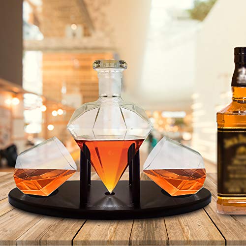 Whiskey Decanter Diamond shaped With 2 Diamond Glasses & Mahogany Wooden Holder – Elegant Handcrafted Crafted Glass Decanter For Liquor, Scotch, Rum, Bourbon, Vodka, Tequila – Great Gift Idea – 750ml