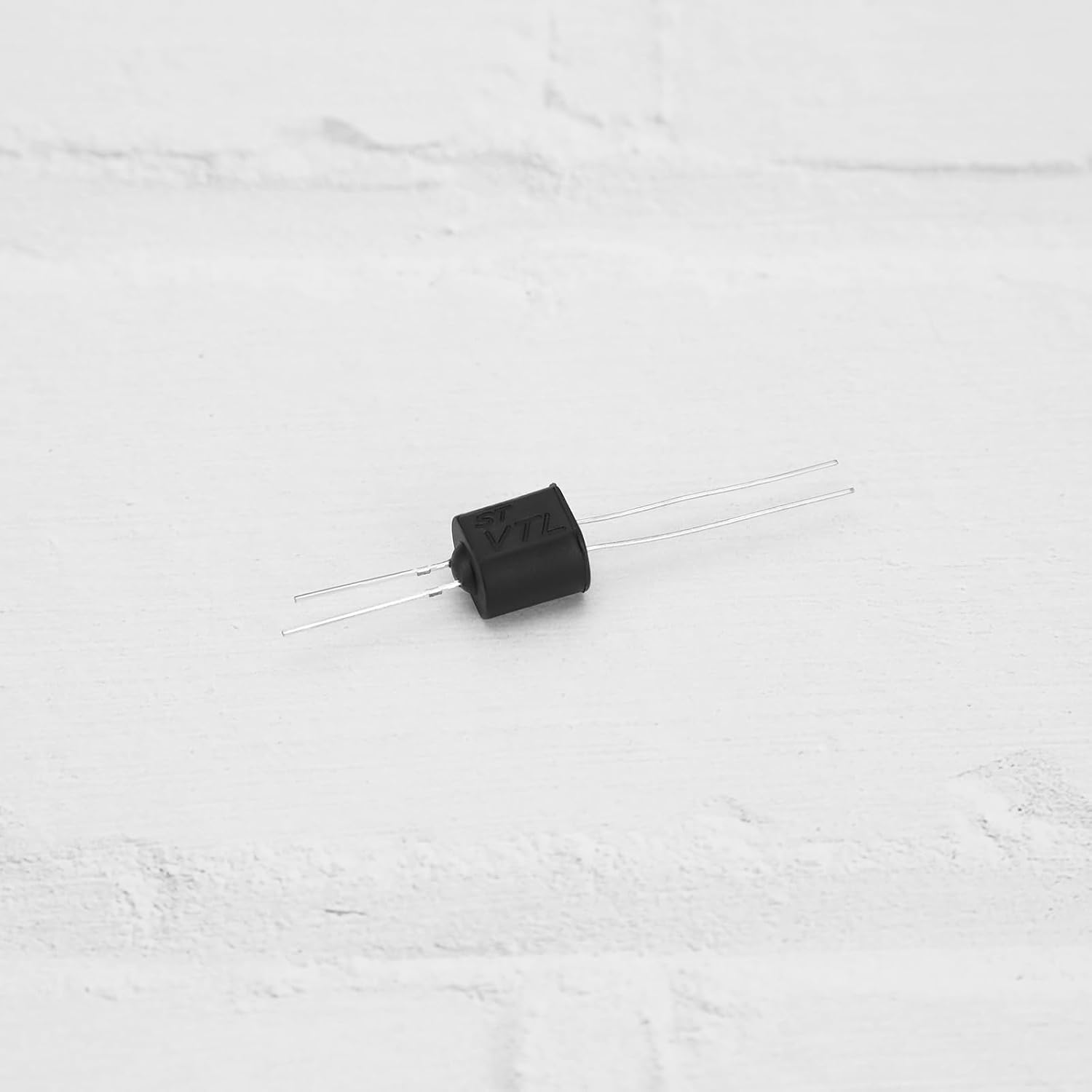 4Pcs VTL5C3 Opto-Coupler VTL5C DIP-4 Audio Opto-Coupler (Vactrols) Linear Opto-Isolator Suitable for Many Guitar Pedals and Amplifiers Tremolo/Vibrato Circuits