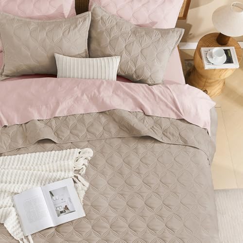 Image of Litanika Queen Quilt Bedding Set, Light Coffee Summer Lightweight Soft Comforter Bedspreads & Coverlets, Boho Farmhouse Bedding Cover Bed Decor All Season, 3 Pieces (1 Quilt, 2 Pillowcases)