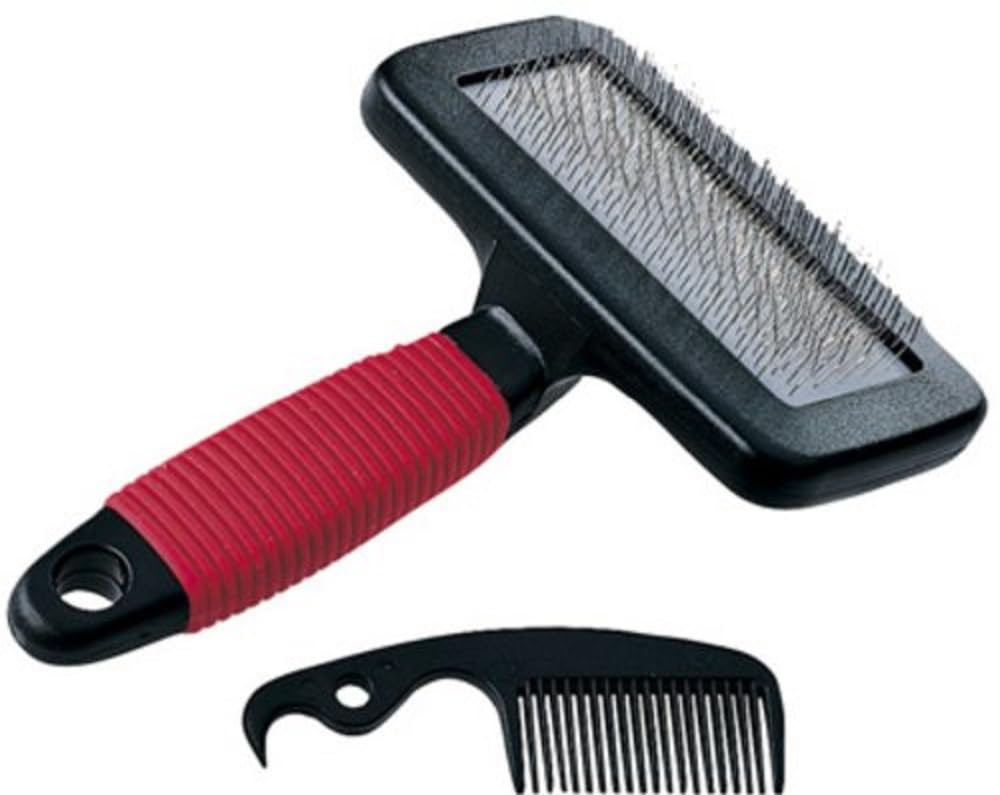 Ferplast Spazzola Cardatore per Cani - Pelo Medio e Lungo - Setole Inclinate e Testine Arrotondate, Acciaio Inox - Impugnatura Ergonomica Morbida - Pettine Extra Incluso - Misura M, Rosso