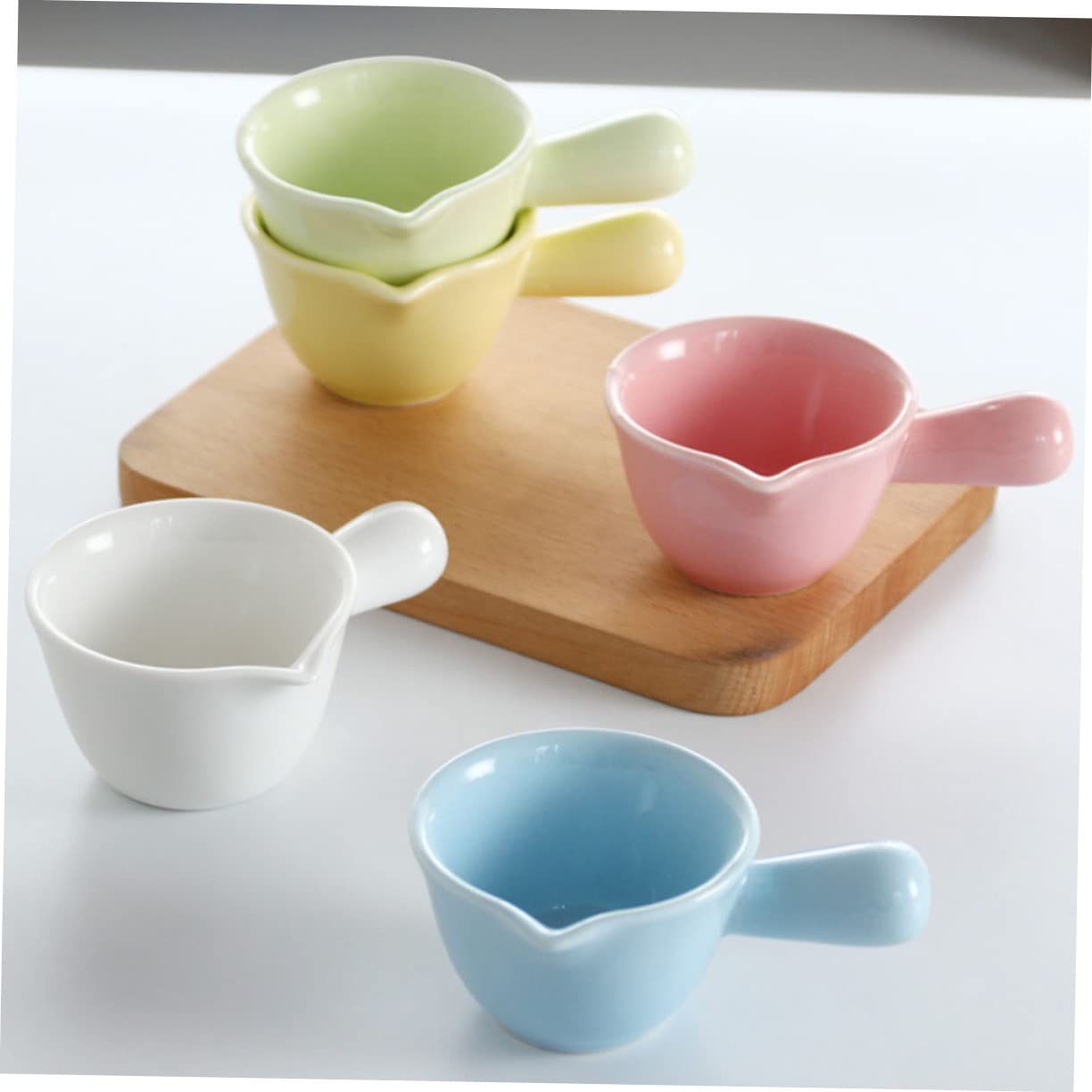 Lot de 5 Petits Pichets à Lait en Céramique 100ml avec Poignée, Design Polyvalent et Bec Unique pour Restaurant ou Café