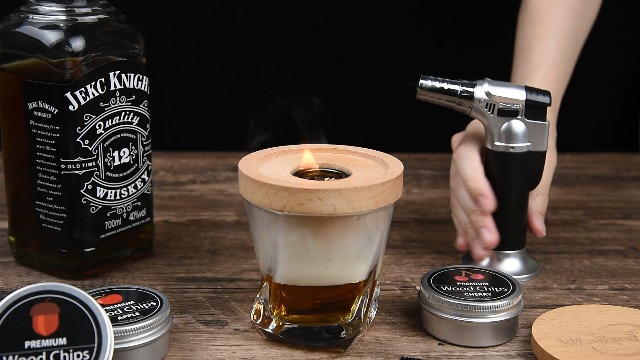 Cocktail Whiskey Smoker Kit with Torch, Old Fashioned Bourbon with 4 Flavored Smoking Wood Chips, Drink Smoker Infuser Kit Gifts for Cocktail Lovers, Men, Dad, Husband, Boss, Boyfriend (No Butane)
